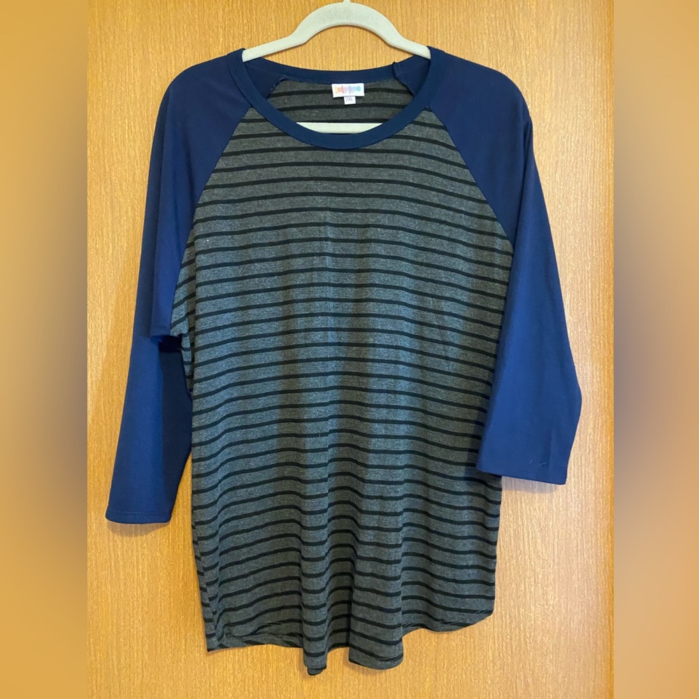 NWOT Lularoe Randy Tee